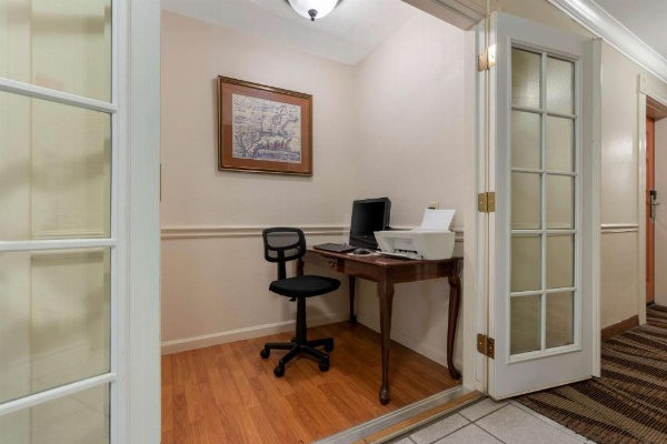 Best Western Colonial Inn image 10