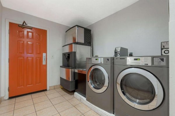 Best Western Colonial Inn image 15