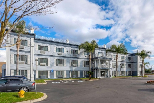 Best Western Colonial Inn image 30